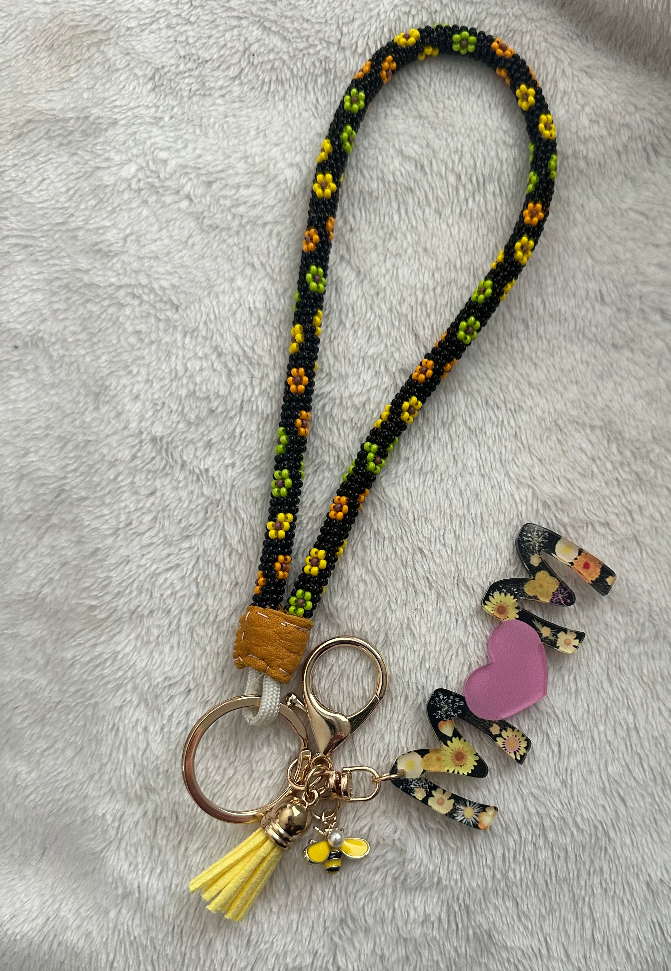 MOM Beaded Wrist Lanyard Keychain — Daisy Floral